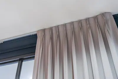 cómo planchar cortinas plisadas